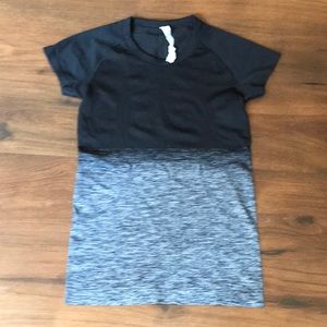 Lululemon women’s Shirt